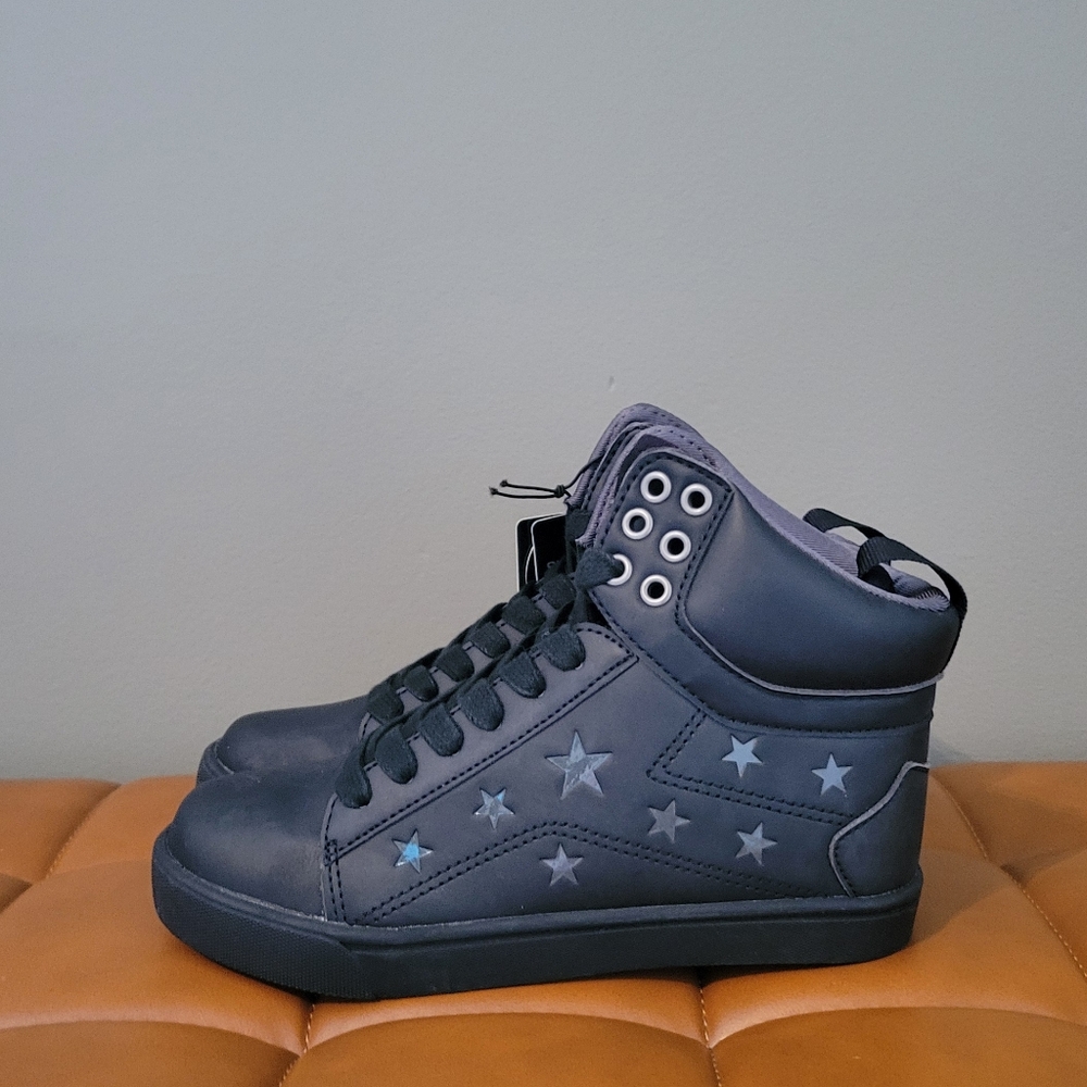 Pastry Pop Tart Dance Sneakers – Big Girls Size 33 EU (Youth Size 2.5Y–3Y)
